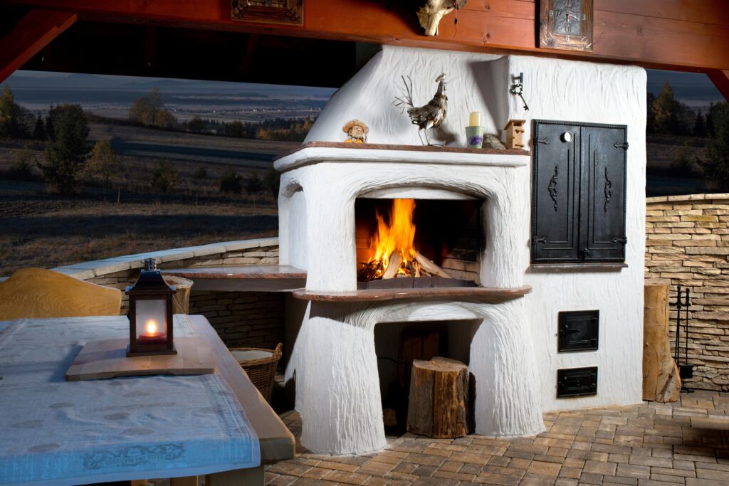 Záhradný krb s udiarňou